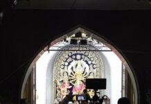 Durga Puja fever grips Odisha, clear sky helps devotes make beeline at Pandals