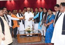 BJP delegation meets Guv, seeks CBI probe into VLW death