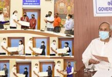 Naveen confers Jayanti Behera-Deep Grace Ekka with Biju Patnaik Sports Award