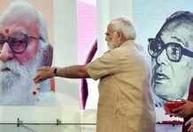 PM bows to Jayaprakash Narayan-Nanaji Deshmukh on their Jayanti