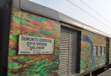 Yesvantpur-Howrah Duronto Express Derails near Haridaspur in Odisha
