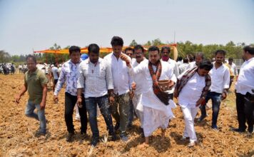 BJP leader Sambit Patra performs ‘Akhi Muthi Anukula’ in Puri