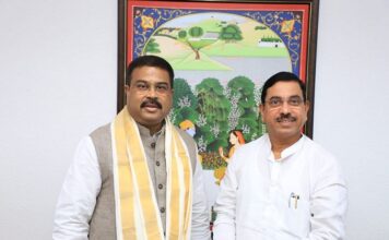 Dharmendra Pradhan urges Pralhad Joshi to hike Daily Wages of Coal-Mines Workers in Odisha