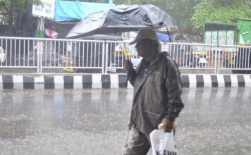 Rains continues to hit Durga Puja Festivities in Odisha