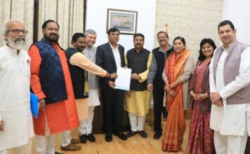 Odisha BJP MPs request Mansukh Mandviya to convince State Government for implementation of Ayushman Bharat