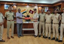 SP Felicitates Police Patrolling Team with cash awards for detecting Burglary Case in Berhampur