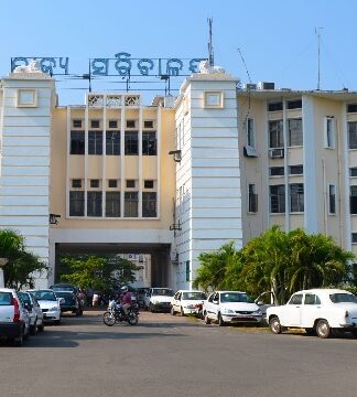 Adhyapika Niharika Das Smruti Nyas, which has been felicitating the best proof-readers for the last two years, demanded that universities in the State start proof-reading course in the Odia language.