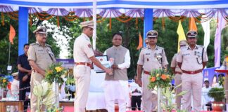 ୧୭ତମ ପୋଲିସ କମିଶନରେଟ ସ୍ଥାପନା ଦିବସ – ୨୦୨୫, ସ୍ମାର୍ଟ ପୋଲିସିଂ ଉପରେ ମୁଖ୍ୟମନ୍ତ୍ରୀଙ୍କ ଗୁରୁତ୍ୱ, ଭୁବନେଶ୍ୱର-କଟକ ଦୈତନଗରୀକୁ ଶାନ୍ତିପୂର୍ଣ୍ଣ ଓ ସୁରକ୍ଷିତ ସହର ଭାବେ ଗଢ଼ି ତୋଳିବା ନିମନ୍ତେ ଆପଣମାନେ ନିଷ୍ଠାର ସହ କାମ କରନ୍ତୁ, ୧୧୨ଟି ନବନିର୍ମିତ ପୋଲିସ କ୍ୱାଟର୍ସ ଉଦ୍ଘାଟିତ