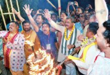 ସମ୍ବଲପୁରରେ ଶୀତଳ ଷଷ୍ଠୀ ଯାତ୍ରାରେ ସାମିଲ ହେବା ସହ ବିଭିନ୍ନ ପ୍ରକଳ୍ପର ଶୁଭାରମ୍ଭ କଲେ କେନ୍ଦ୍ରମନ୍ତ୍ରୀ , ଲୋକକଳା, ଲୋକବାଦ୍ୟ, ଲୋକନୃତ୍ୟ ଏବଂ ଲୋକଗୀତର ମହାସଙ୍ଗମ ହେଉଛି ‘ଶୀତଳଷଷ୍ଠୀ’ – ଧର୍ମେନ୍ଦ୍ର ପ୍ରଧାନ