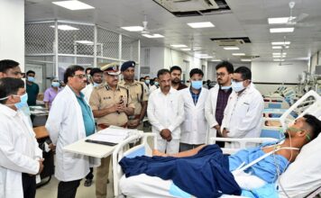 Minister for Commerce, Transport, Steel and Mines Bibhuti Bhushan Jena , DGP Yogesh Bahadur Khurania visited MKCG Hospital in Berhampur ,met the injured jawan Prem Singh Majhi