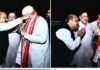 Raipur city north MLA and President of greater Odia Samaj, Chhatishgarh, Purandar Mishra greeting Home Minister Amit Shah