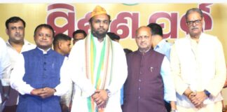 After the demise of the late Rajendra Dholakia, the son of the veteran leader, Nuapada MLA and former minister, Jai Dholakia, has formally joined the BJP. At the merger ceremony held at the state office,