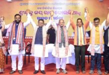 CM Mohan Charan Majhi welcomed and felicitated newly elected MLA Jay Dholakia at the BJP State Office