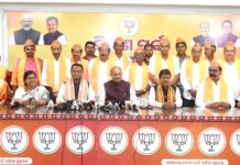 Keonjhar Municipality Deputy Chairman Barda Prasanna Das leaves BJD and joins BJP, Many senior BJD leaders, including 9 councilors, join BJP
