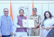 Director General of Police presented the President’s ‘Police Colours Award’ to Chief Minister Mohan Charan Majhi at Lok Seva Bhavan