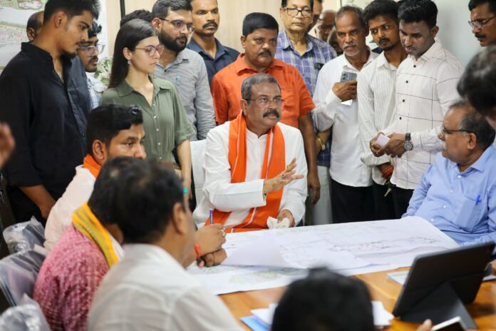 Union Minister discusses progress of Paika Rebellion Memorial project at Khorda's Barunei