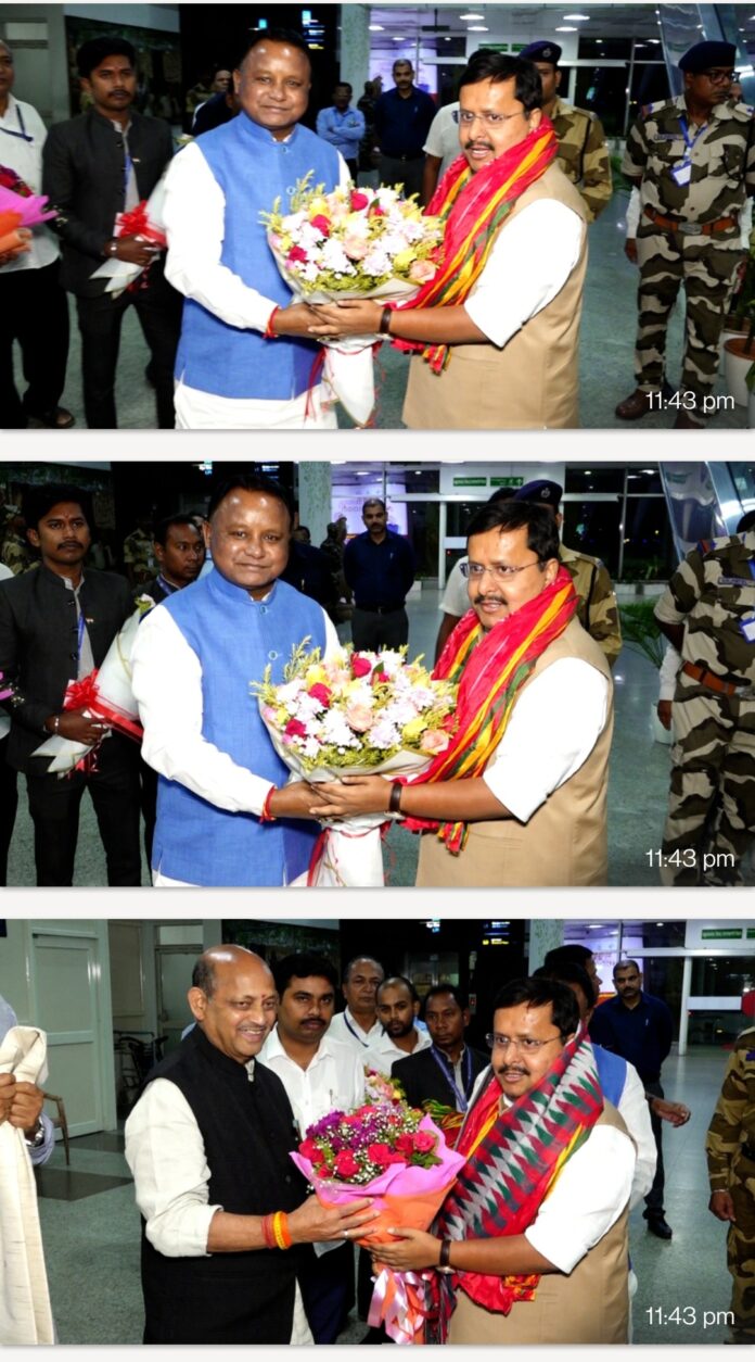 The top leadership including the Honorable State President and Member of Parliament Shri Manmohan Samal, Honorable Chief Minister Shri Mohan Charan Majhi welcomed the guests at the airport.