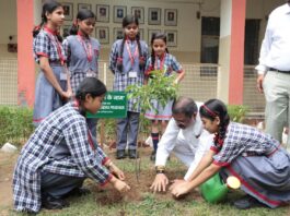 Under ‘Ek Ped Maa Ke Naam 3.0’, Union Education Minister Plants a Sapling with His Mother on World Environment Day