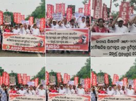Students protest led by AIDSO demanding complete withdrawal of unscientific curriculum and faulty textbooks prepared on the basis of National Education Policy-2020 and distribution of new textbooks to students