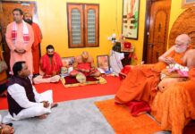 Chief Minister Mohan Charan Majhi meets Jagadguru Shankaracharya Swami Shri Nischalananda Saraswati