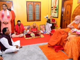 Chief Minister Mohan Charan Majhi meets Jagadguru Shankaracharya Swami Shri Nischalananda Saraswati
