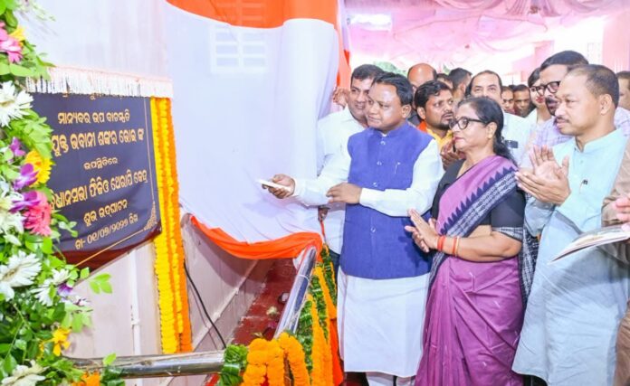Speaker Smt. Surma Padhi and Chief Minister Shri Mohan Charan Majhi