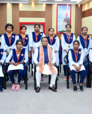 About 50 deaf and hearing impaired girls and physically challenged persons from ‘Seba Foundation’ organization of Keonjhar met the Chief Minister Mohan Charan Majhi