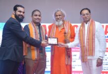 Remarkable contribution in the field of Right to Information: Prakash Das felicitated as ‘anti-corruption fighter’