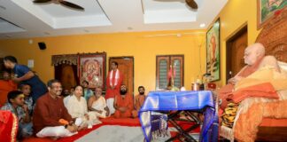 MP Dharmendra Pradhan took blessings of Jagadguru Shankaracharya and Padma Bhushan Maa Sadhvi Rutambahra Ji in Puri