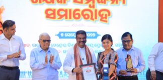 MP at ‘Guru Sambardhana Ceremony’ in Sambalpur-The real job of a Guru is to inspire, guide and explain – Dharmendra Pradhan