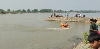 Drowning incident at Kharashrota River, Kendrapada, 1 Dead body rescued by Fire Service team. Another- Still missing
