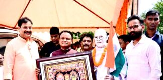 Brand Ambassador of Swachha Bharat mission Silver Gandhi fame Mohan Mohapatra was warmly Felicitated by Chief Minister Mohan Charan Majhi for his immense contributions to promote and propagate Prime Minister Narendra Modi’s life and Philosophy throughout the Country by several round of Padayatras