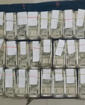 Based on tip-off reg collection of bribes from contractors, Odisha Vigilance intercepted Prasanjit Das, Superintending Engineer, Mahanadi Division, Jagatpur Kataka, and suspected ill-gotten cash Rs 21.88 Lakhs was recovered and seized